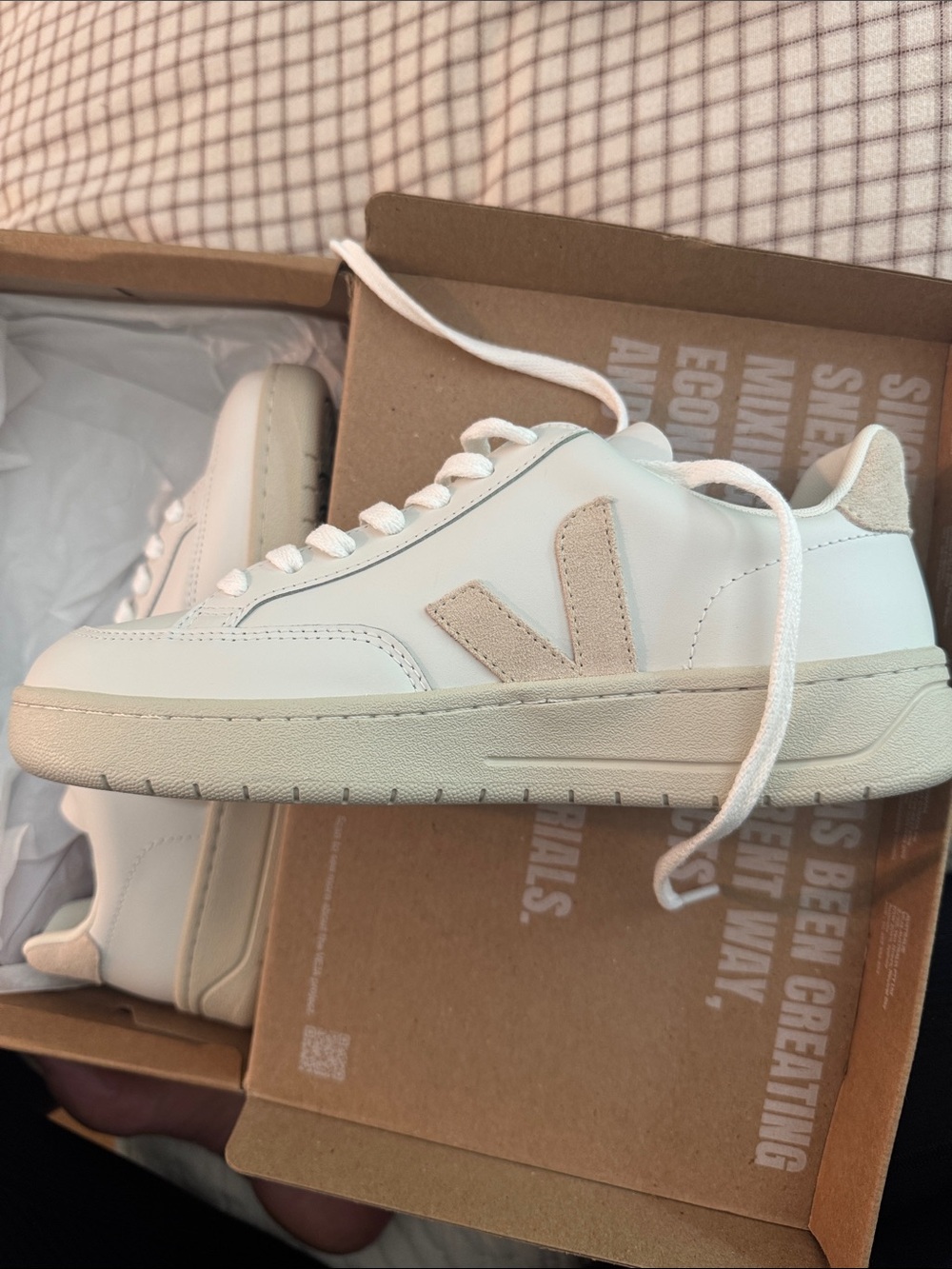 Veja Women’s Shoe - Picture 3 of 4